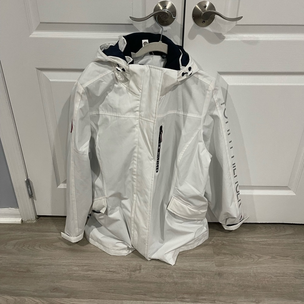 White Tommy Hilfiger winter jacket